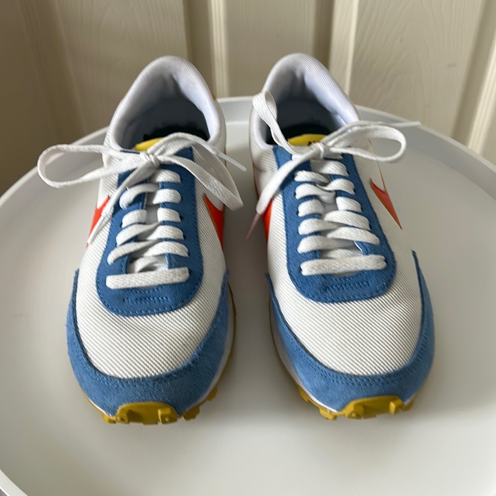 Womens Nike Daybreak sneaker 7.5